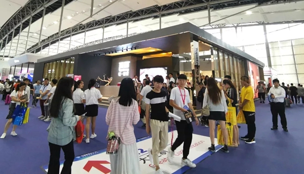 顶固全屋定制“全屋定制”“安全门锁”亮相建博会，新产品实力圈粉