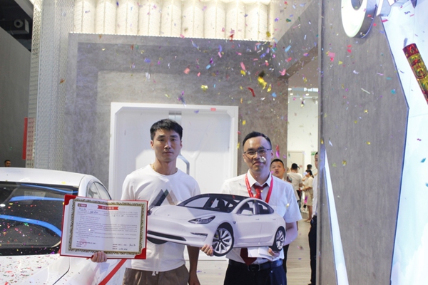 大师系列惊艳亮相2019中国建博会（广州），大自然木门引发加盟热潮