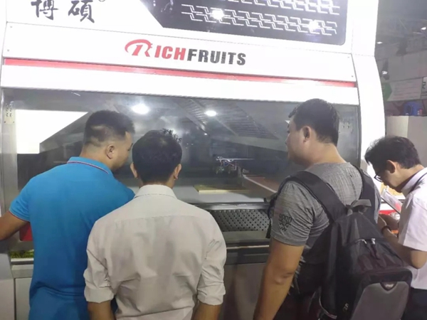 博硕涂装爆款B2-03UV喷漆线点燃中国建博会(广州) 博硕涂装爆款B2-03UV喷漆线点燃中国建博会(广州)