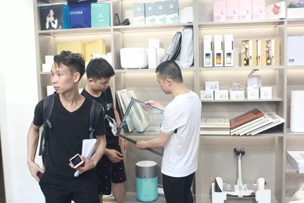伊仕利家居建博会现场报道，时尚展馆吸粉无数
