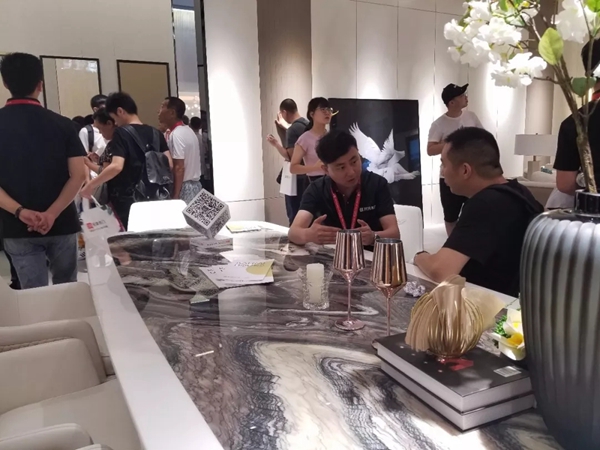 2019中国建博会(广州)开开木门持续火爆,等你来看! 2019中国建博会(广州)开开木门持续火爆,等你来看!