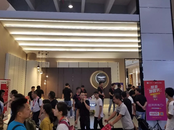 2019中国建博会(广州)开开木门持续火爆,等你来看! 2019中国建博会(广州)开开木门持续火爆,等你来看!