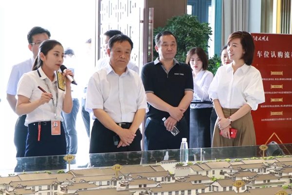 金鹏控股集团迎接枣庄市领导一行莅临考察指导