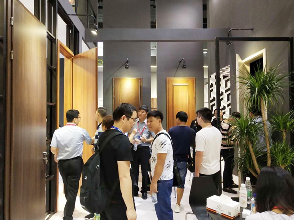 2019中国建博会（广州）开幕，霍尔茨木门“功能美学馆”C位出彩