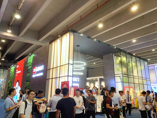 2019中国建博会(广州)|3D无漆木门薛斌:借助产品升级,推出第四代店面 2019中国建博会(广州)|3D无漆木门薛斌:借助产品升级,推出第四代店面