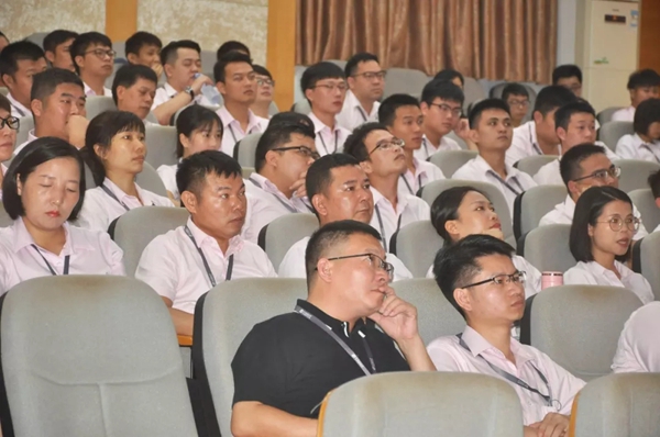 合和建筑五金成功举办销售中心2019年年中总结大会，立足高质量发展