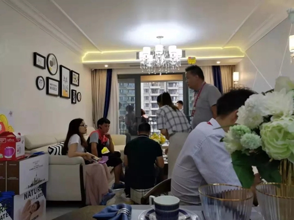 伊百丽全屋定制四会店首次启动拎包入住项目，现已接单破百万！