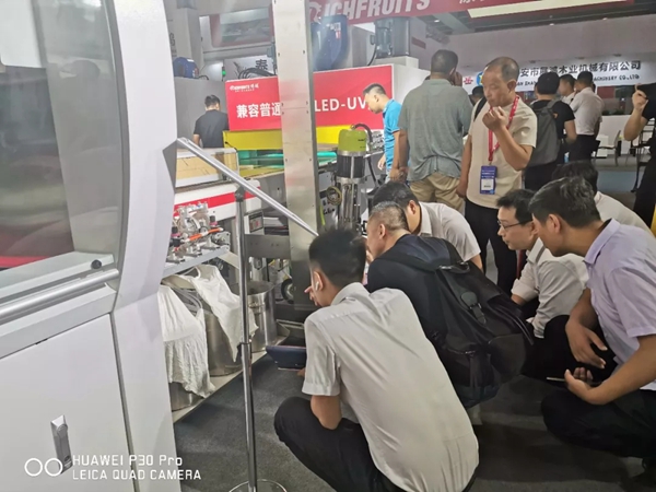 博硕涂装爆款B2-03UV喷漆线点燃中国建博会(广州) 博硕涂装爆款B2-03UV喷漆线点燃中国建博会(广州)
