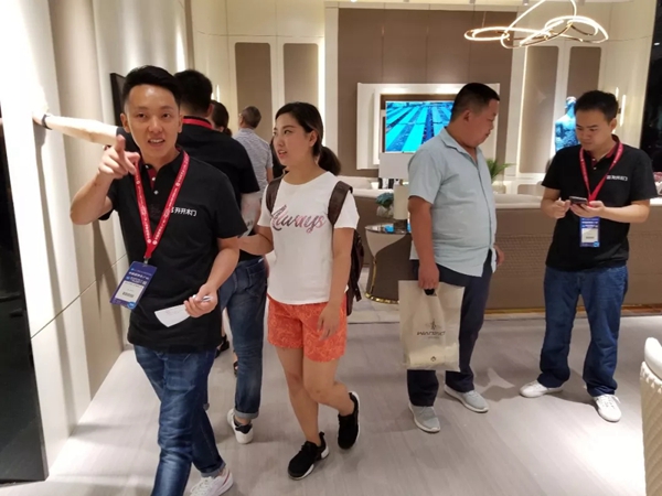 开开木门惊艳亮相中国建博会(广州),展馆人气爆棚! 开开木门惊艳亮相中国建博会(广州),展馆人气爆棚!