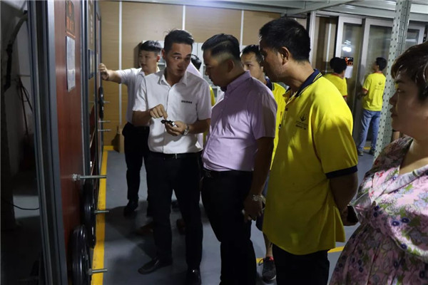依麦五金迎接穗福门窗前来参观考察