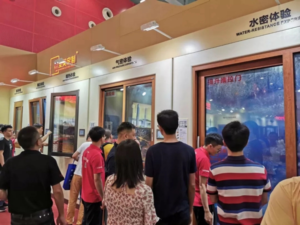 坚美定制系统门窗五性体验惊艳广州建博会