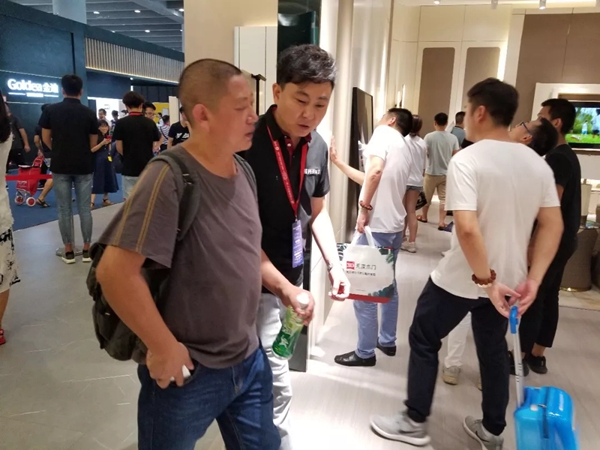 开开木门惊艳亮相中国建博会(广州),展馆人气爆棚! 开开木门惊艳亮相中国建博会(广州),展馆人气爆棚!