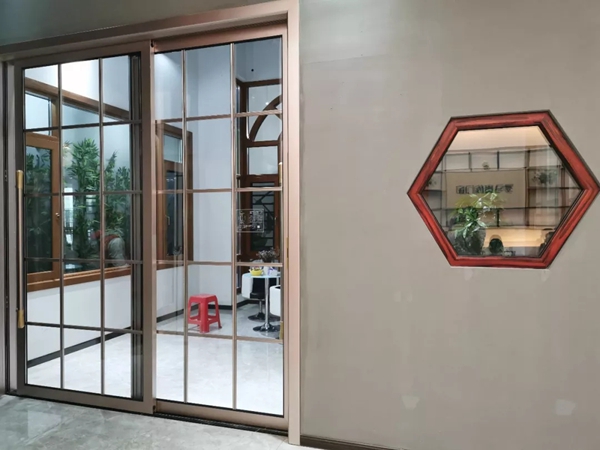 罗马贵族门窗正式签约卧龙营销策划，助力提升企业软硬综合竞争力