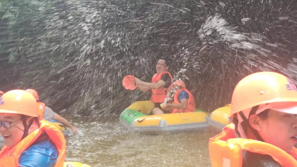 贝克洛门窗2019夏天团建清远漂流之旅圆满结束