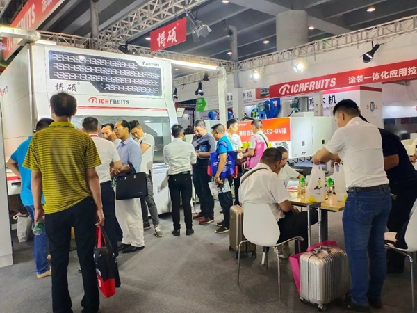 博硕涂装爆款B2-03UV喷漆线点燃中国建博会(广州) 博硕涂装爆款B2-03UV喷漆线点燃中国建博会(广州)