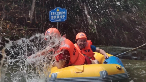 贝克洛门窗2019夏天团建清远漂流之旅圆满结束