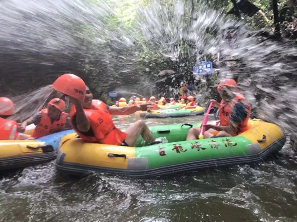 贝克洛门窗2019夏天团建清远漂流之旅圆满结束