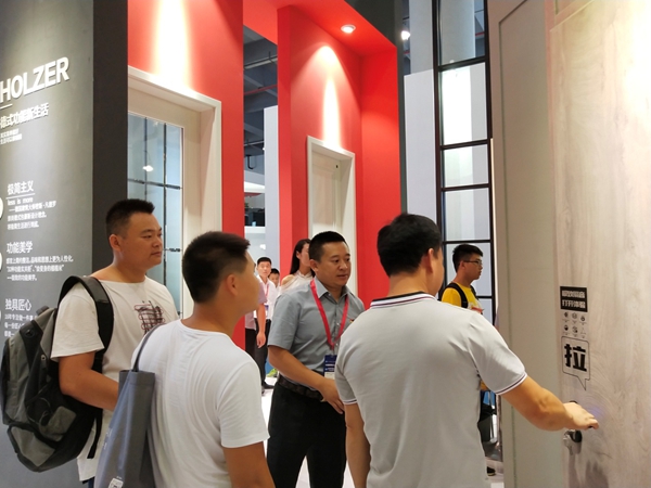2019中国建博会（广州）开幕，霍尔茨木门“功能美学馆”C位出彩