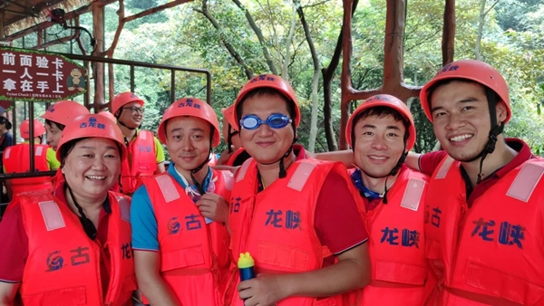 贝克洛门窗2019夏天团建清远漂流之旅圆满结束