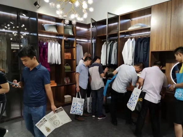 艾娅全屋定制火爆亮相中国全屋整装定制展，时尚新品艳惊四座！