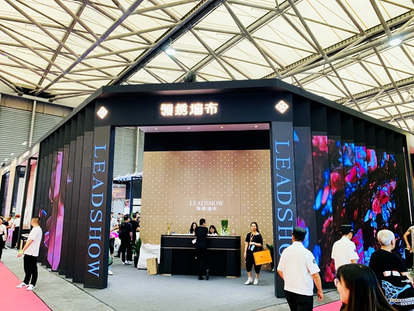 上海墙纸墙布展|领绣墙布张杰：“轻绣”将成为吸睛产品！   
