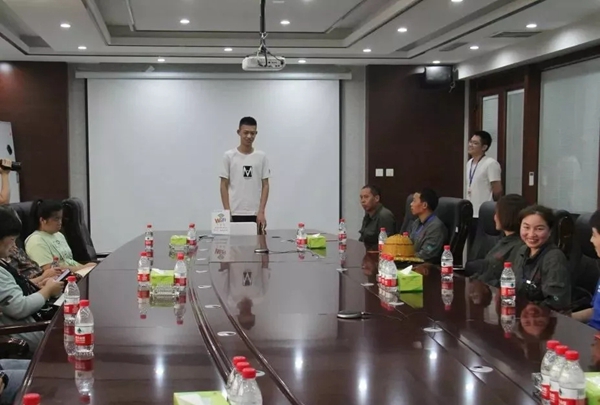 望美门窗以奋斗者为本 举办员工子女升学奖励活动