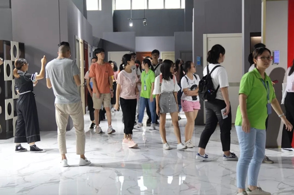 西樵青年才俊走进润成创展 零距离接触大企业