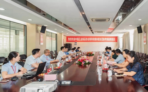 丽博橱柜迎来中国五金制品协会与行业媒体一行参观交流 丽博橱柜迎来中国五金制品协会与行业媒体一行参观交流