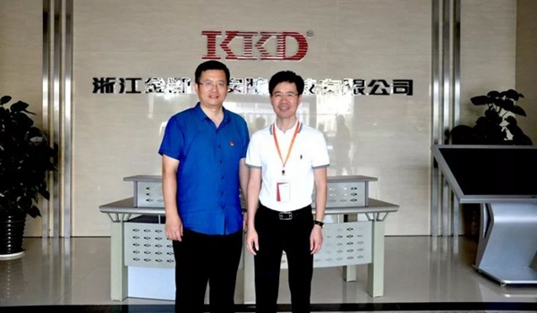 金凯德门业中国铁建房地产集团考察团莅临考察