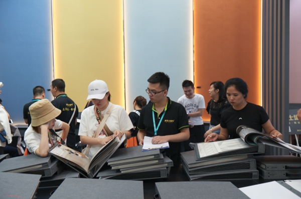 多乐士墙布深圳家纺展签约301家 新品大受经销商欢迎 多乐士墙布深圳家纺展签约301家 新品大受经销商欢迎