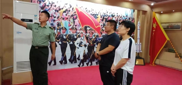 七特丽无缝壁布被三军仪仗队选用铺贴