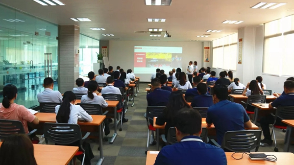 轩尼斯门窗2019年7月工作表彰大会圆满举行
