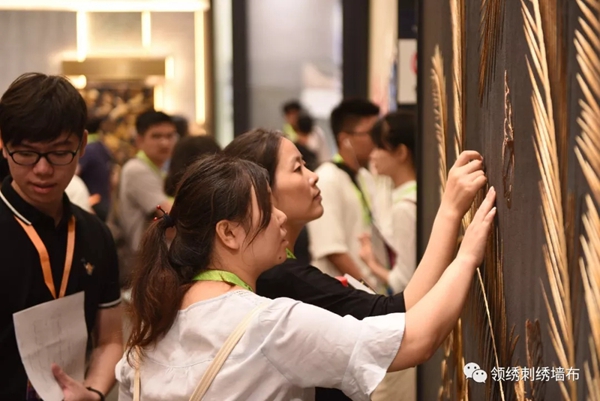 领绣墙布引爆上海墙纸墙布展 四大新品揭开神秘面纱