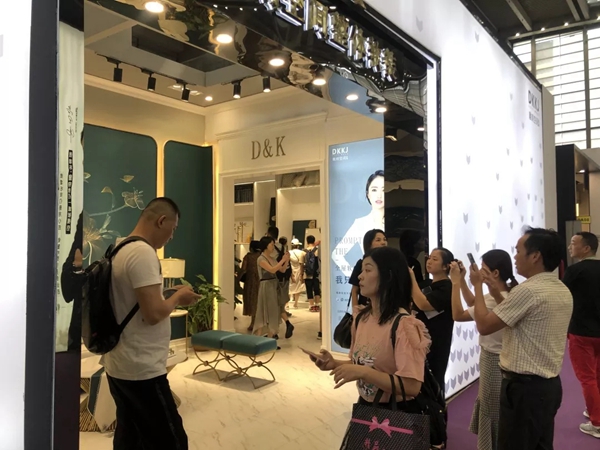 雕刻空间窗帘成功举办2019秋季新品发布会（深圳站）