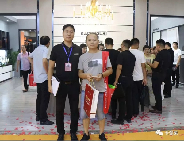 卡登莱全屋定制亮相中原国际博览会 开展第一天燃爆全场