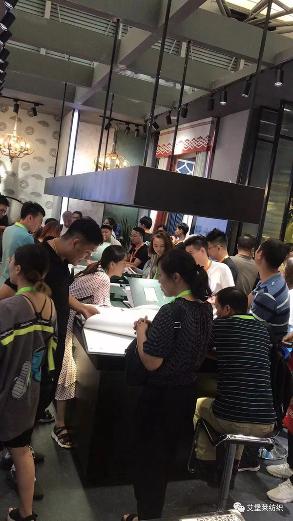艾堡莱成功举办2019秋冬新品发布会 打造年轻人群新潮流