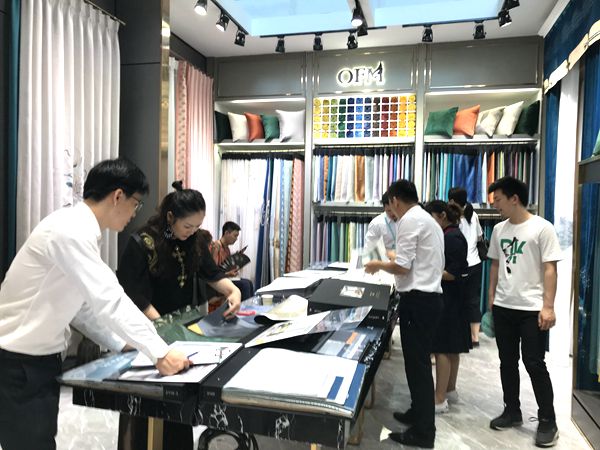 深圳家纺展丨欧丰名布业郑东：“整体软装一站式配套”已成为新趋势