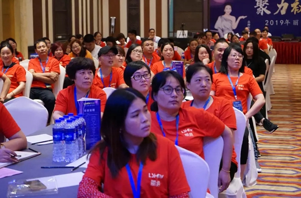 丽绣刺绣无缝墙布2019品牌战略升级峰会精彩回顾