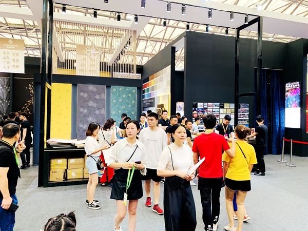 上海墙纸墙布展|领绣墙布张杰：“轻绣”将成为吸睛产品！   