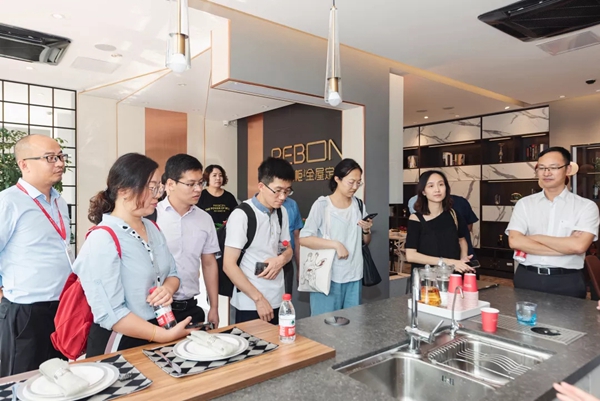 丽博橱柜迎来中国五金制品协会与行业媒体一行参观交流 丽博橱柜迎来中国五金制品协会与行业媒体一行参观交流
