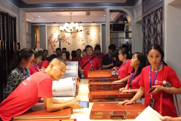 丽绣刺绣无缝墙布诚邀您莅临2019品牌战略升级峰会