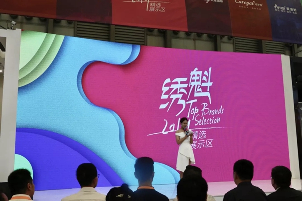 可罗雅墙布2019上海展展馆国际范爆棚 携同新品革命性颠覆