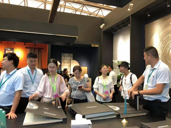 宏绣刺绣墙布上海展精彩继续 签约加盟络绎不绝