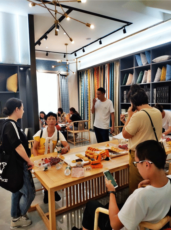 欧丰名布业云南蒙自店丁总：加盟欧丰名 省心又省力