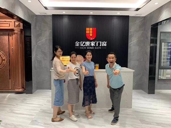 金亿世家门窗兴宁店团队一行到龙川店进行学习交流