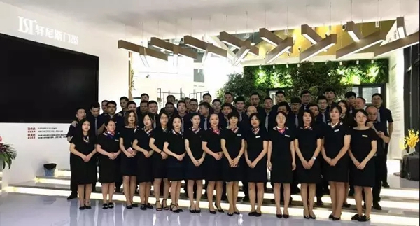 轩尼斯门窗2019年7月工作表彰大会圆满举行