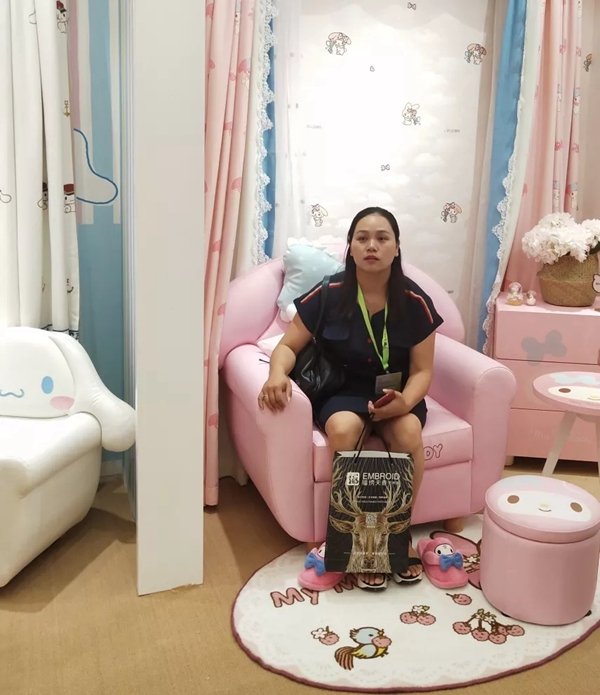 金楠木HELLO KITTY系列软装产品陆续入驻专卖店