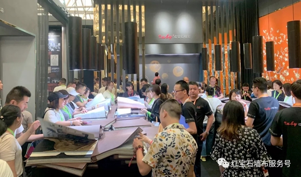 红宝石墙布上海展会硕果累累 共新签约专卖店79家