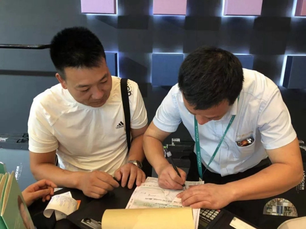 宏绣负氧离子墙布入选上海墙纸墙布展绣魁展示区