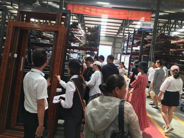 欧堡诺门窗第八期万科团购活动举行 现场签单不断